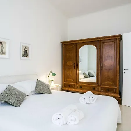 Lovely Cenisio Apartment-2